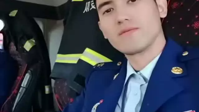 和新疆帥消防員 裸聊自慰
