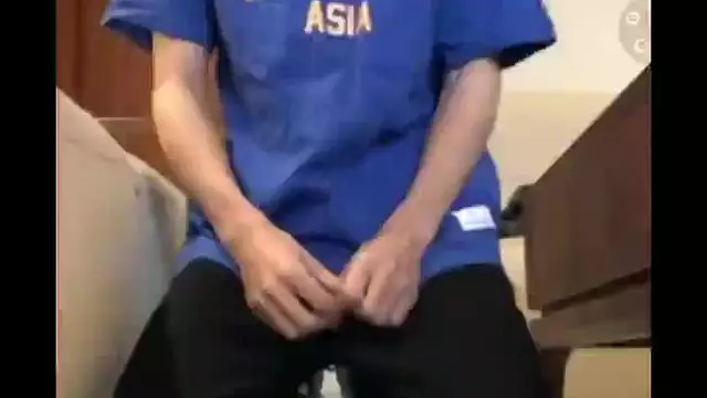 可愛白襪大一學弟 居家擼射