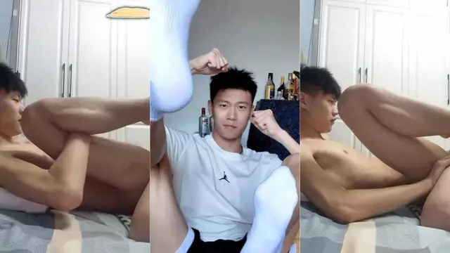帥哥穿著白襪子 趴在床上翹起屁股