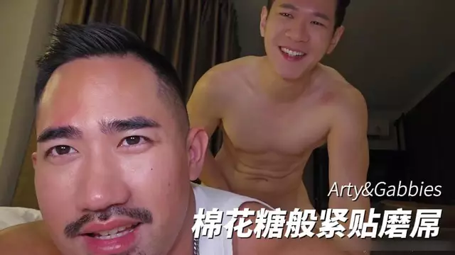 肌肉猛男阿提Arty抱住Gabbies猛親深吻 棉花糖般緊貼磨屌