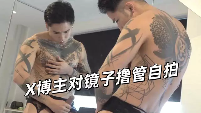 Yoshi Kawasaki對著鏡子獨自玩弄乳頭同時快速擼管